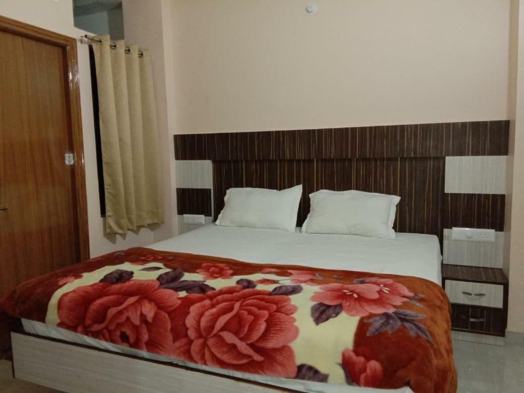 Adb De Pal 2* Varanasi